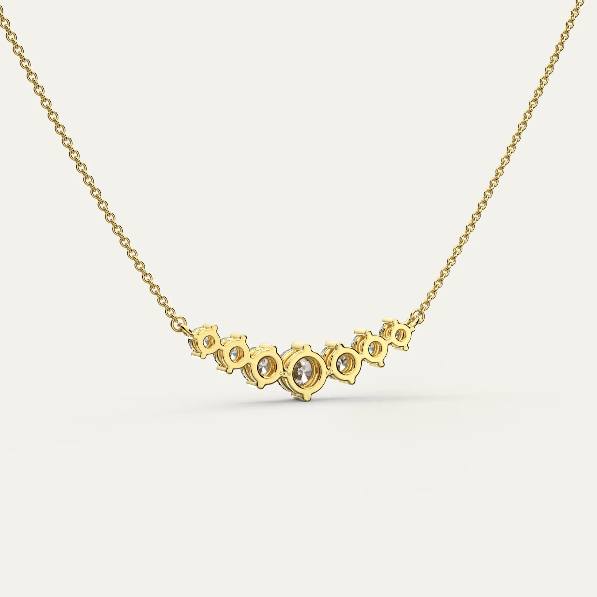 Goldmacher Felis 18k Gold 0.5ct Moissanite Graduated Bar Necklace – Heirloom-Quality Curved Design for Minimalist Bridal or Symbolic Gifts.