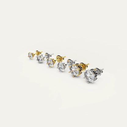 Zenith Collection by Goldmacher – Visual guide comparing carat sizes of round moissanite stud earrings in 925 silver and gold settings
